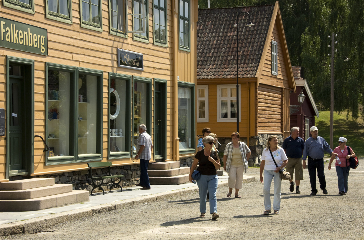 Juling&aring;rden from the front with the stores Falkenberg and Skovsrud. Photo: Camilla Damg&aring;rd/Maihaugen

