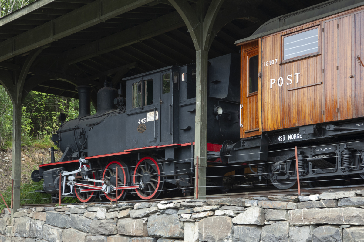 The old train with a mail carriage. Photo: Camilla Damg&aring;rd/Maihaugen

