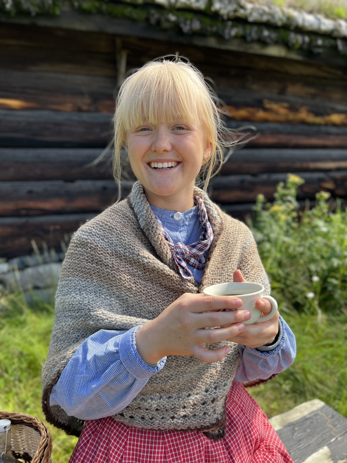 Host in the traditional costume, Rondastakk. Photo: Maihaugen.


