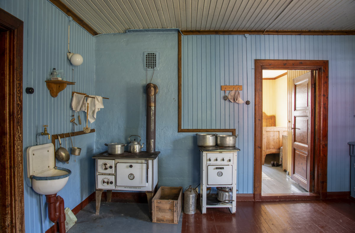 The kitchen at &Aring;seng. Photo: Camilla Damg&aring;rd/Maihaugen

