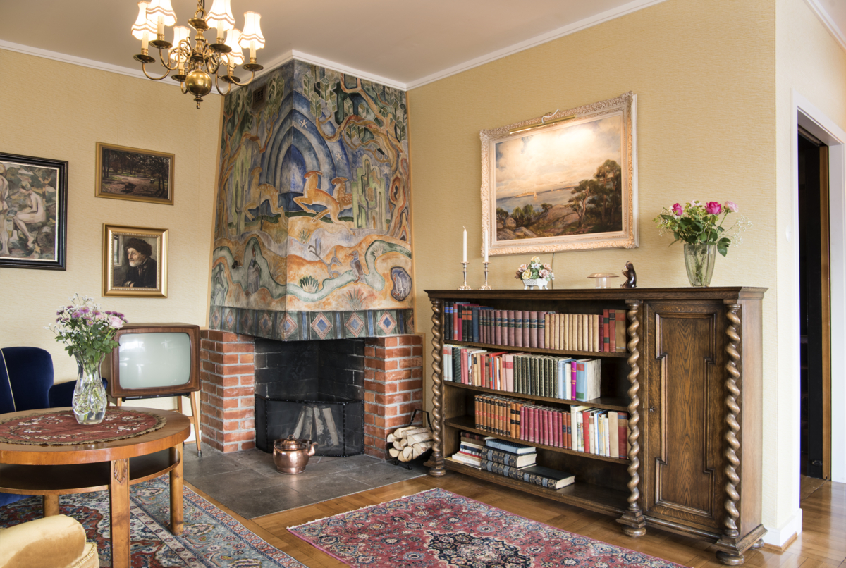 From the living room in Queen Sonja's childhood home. Photo: Camilla Damg&aring;rd/Maihaugen.

