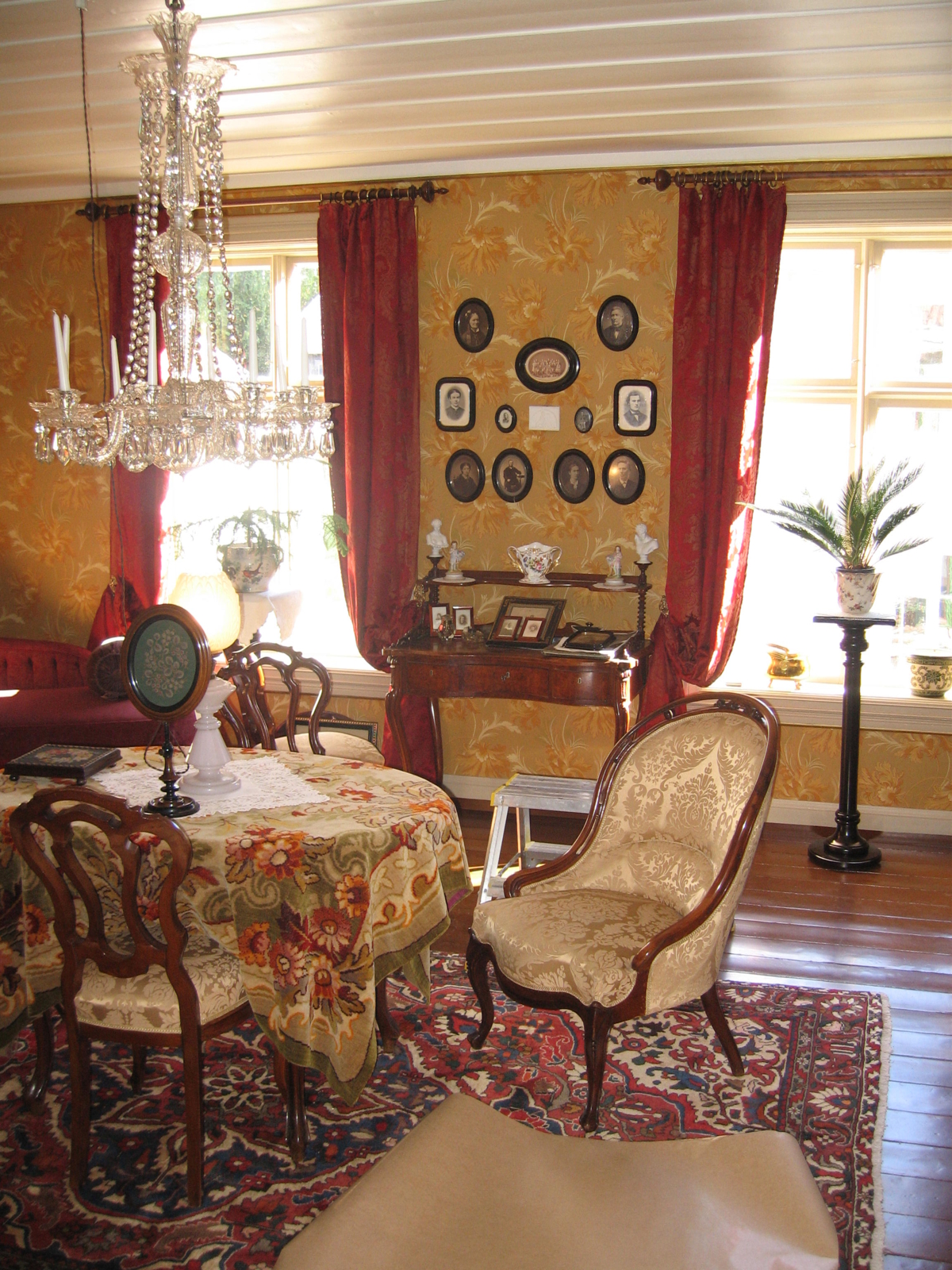 The pharmacist's apartment shows how the city's&nbsp;upper class lived around the early 1900's. Photo: K&aring;re Hosar/Maihaugen.

