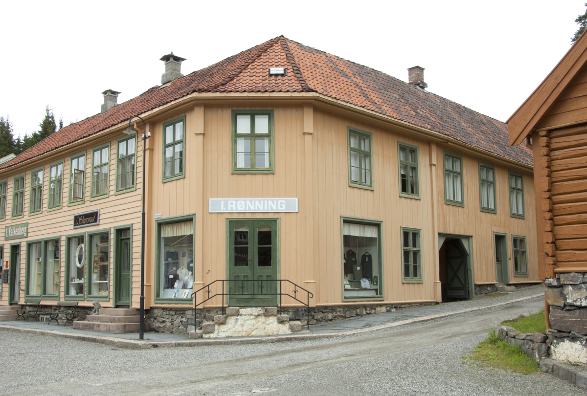 The draper's shop&nbsp;I. R&oslash;nning was previously located in the main street in Lillehammer. Photo: Camilla Damg&aring;rd/Maihaugen.

